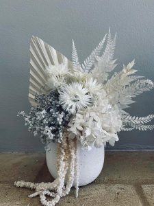 Preserved flower arrangement 